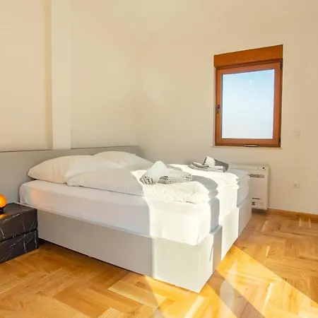 Daire Exclusive Penthouse Old Town With Sauna And Jacuzzi *