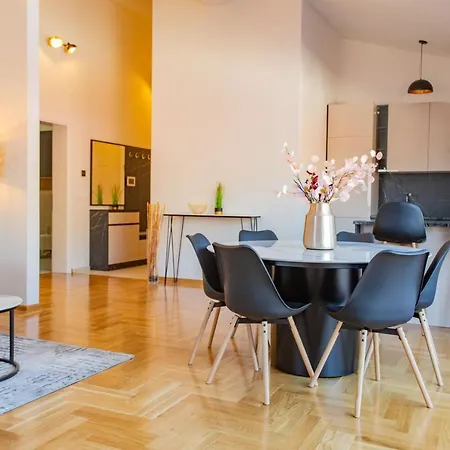 Daire Exclusive Penthouse Old Town With Sauna And Jacuzzi